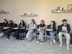 Децата могат да бъдат опора един за друг, когато знаят как - обучение 