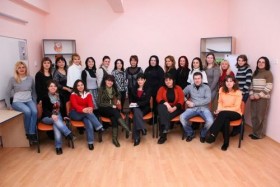 ПЕДАГОЗИ ОТ ЦДГ „КОСМОНАВТ” – ШУМЕН СЕ ОБУЧАВАТ ПО ПРОГРАМАТА „БЕЗ ШАМАР! КАК С ЛЮБОВ И УВАЖЕНИЕ ДА НАЛОЖИМ НА ДЕТЕТО СИ ГРАНИЦИ